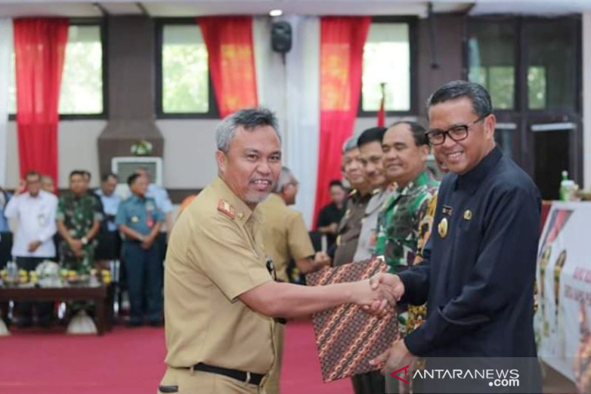 Gubernur Sulsel serahkan DIPA 2020 kepada Pemkab Lutim