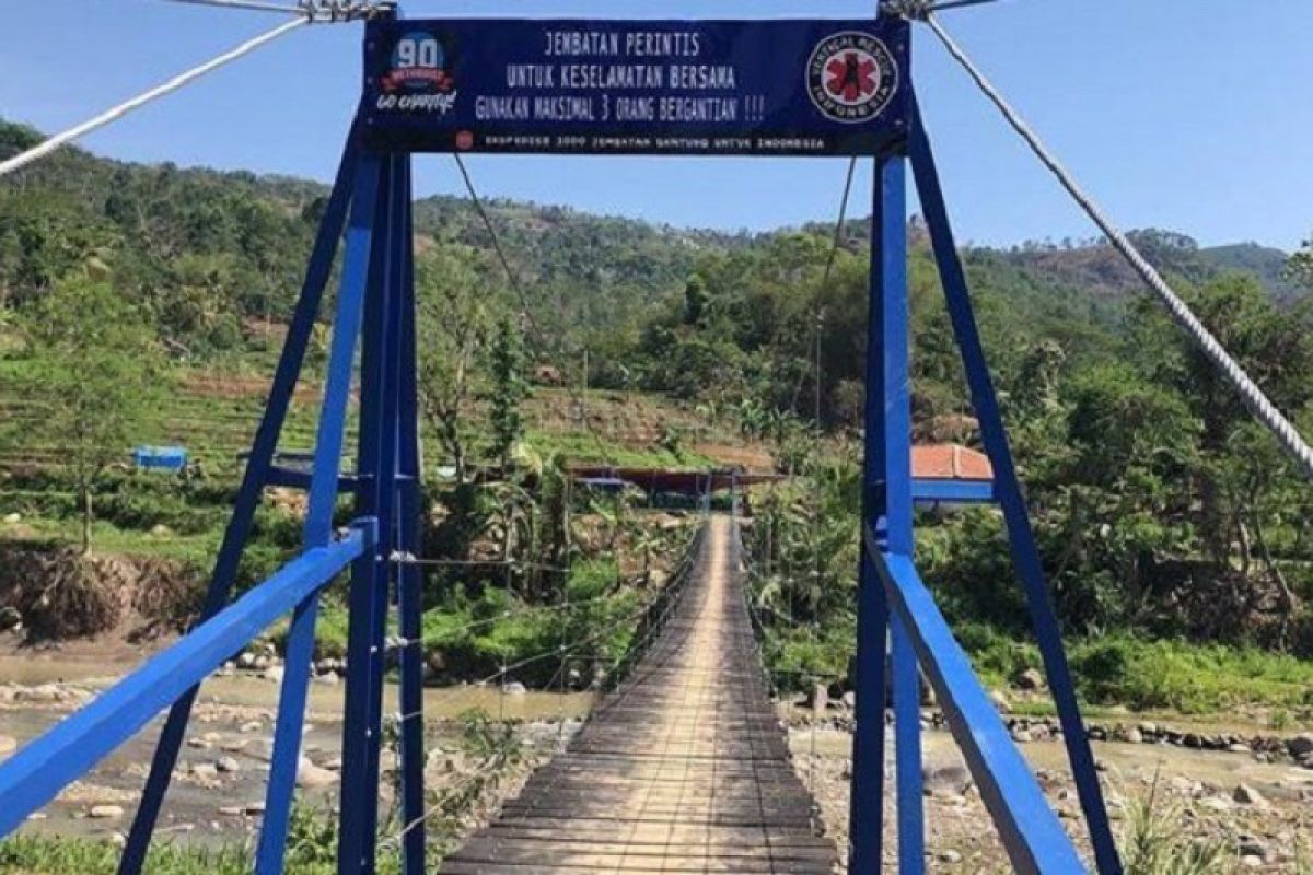 Komunitas VRI bangun jembatan gantung bantu rakyat di daerah terpencil