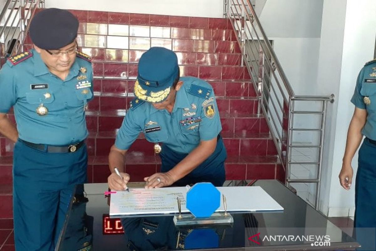 Kadisfanal tinjau sejumlah fasilitas Lantamal VIII