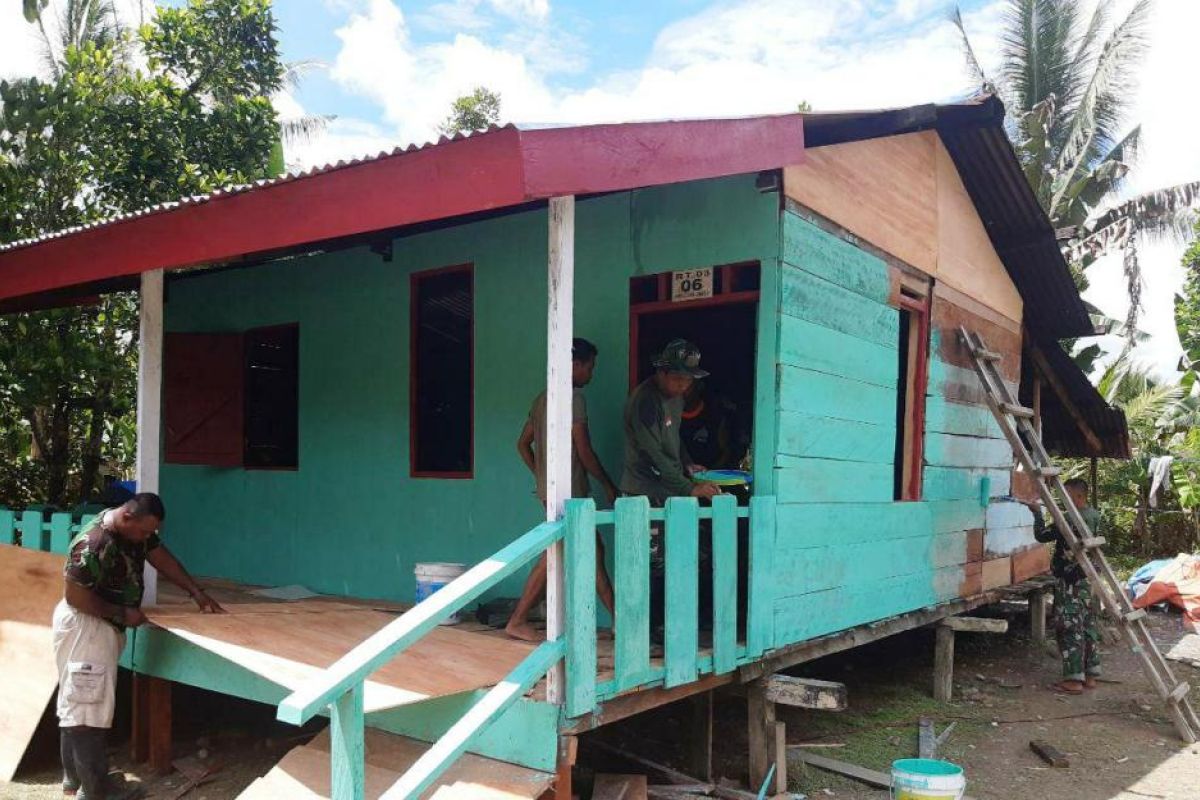 Masyarakat Muare Mimika sampaikan terima kasih kepada TNI terkait renovasi rumah