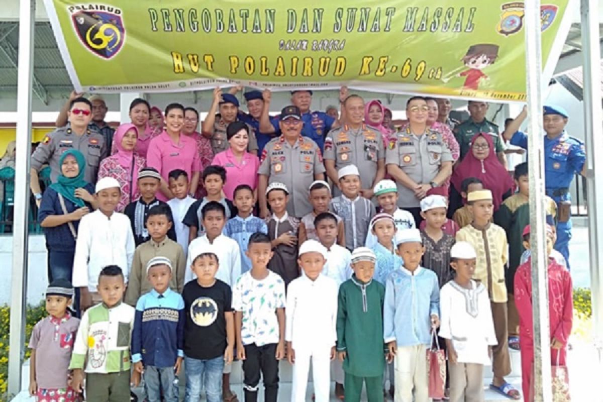 Polda Sulawesi Utara adakan pengobatan gratis  di Pulau Lembeh