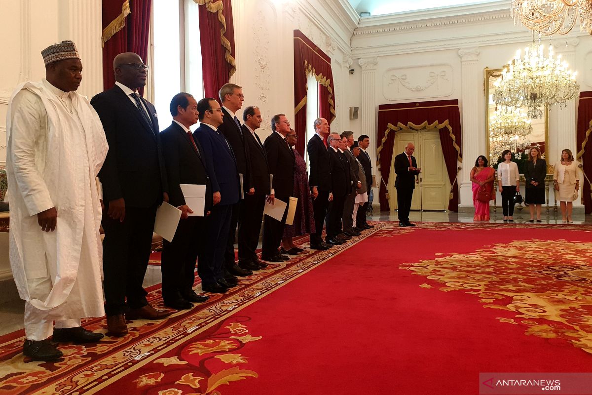 Seven new foreign ambassadors submit letters of credentials to Jokowi