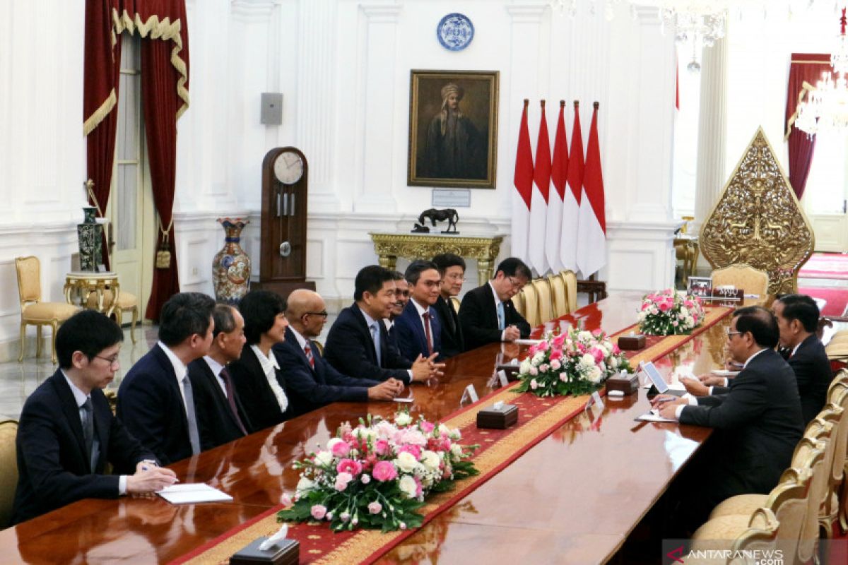 Presiden Jokowi  terima pimpinan Parlemen Singapura dan pengusaha Jepang