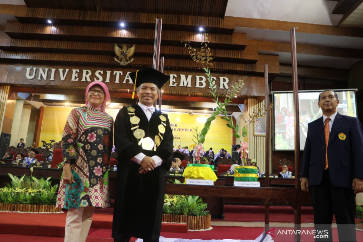 Universitas Jember luncurkan dua spesies anggrek baru