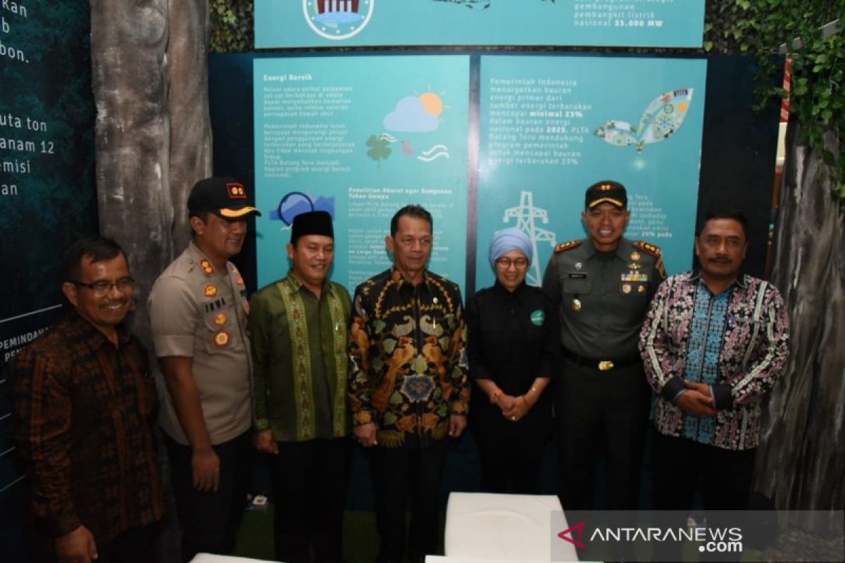 Bupati Tapsel kunjungi stand PLTA Batang Toru