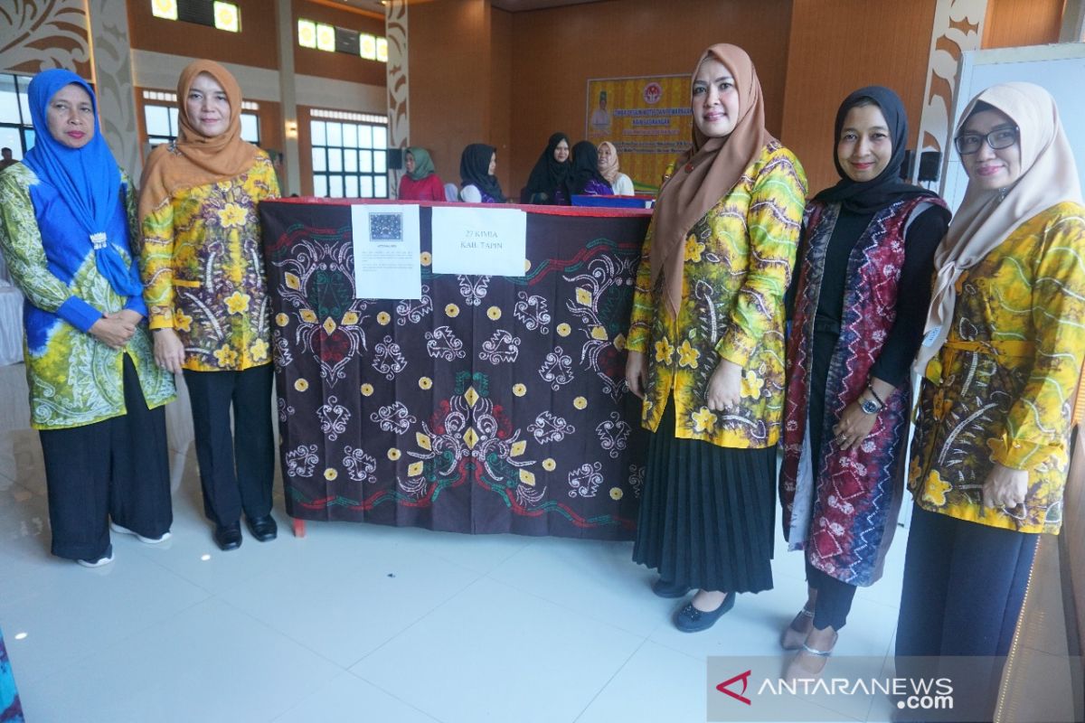 Dekranasda Tapin ikutkan dua motif sasirangan pada lomba desain dan pewarnaan sasirangan