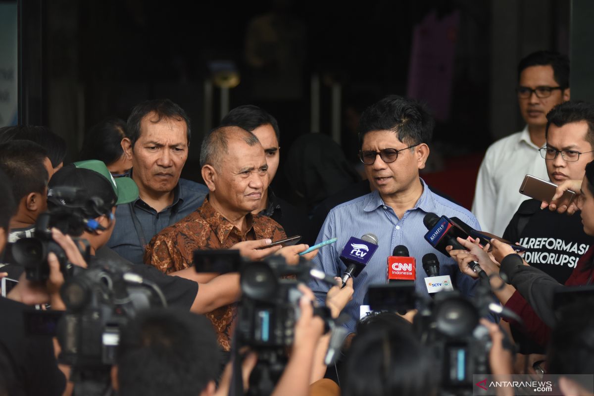 Datangi MK, pimpinan KPK ajukan "judicial review" UU KPK