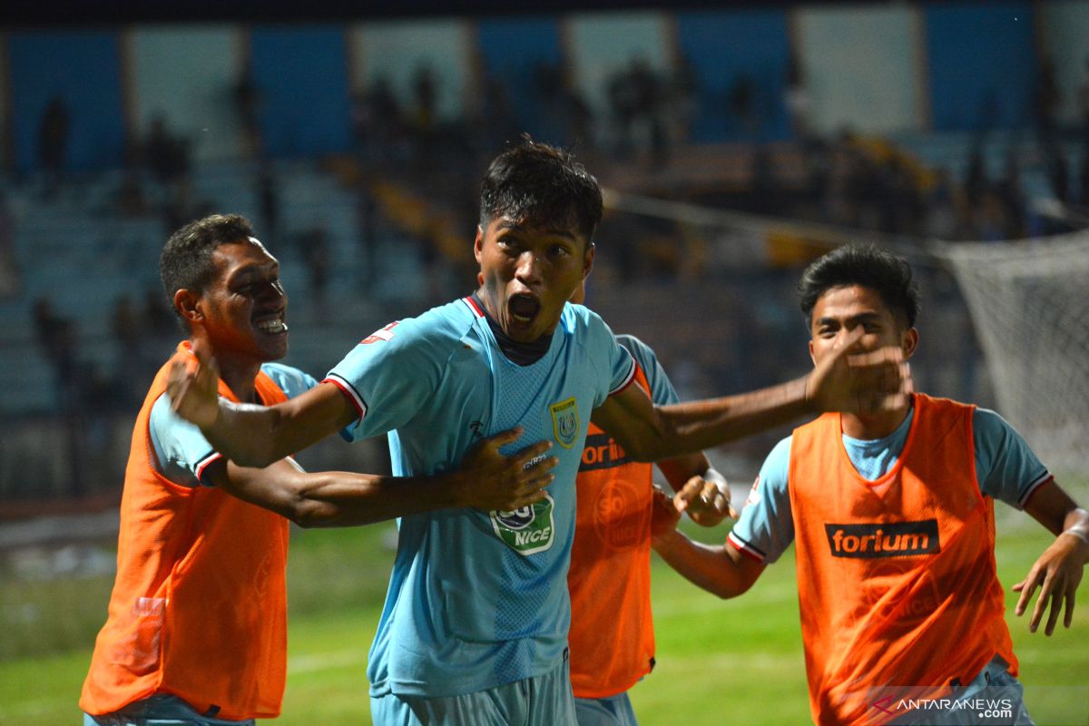 Gol M Zaenuri selamatkan Persela dari hasil seri lawan Perseru