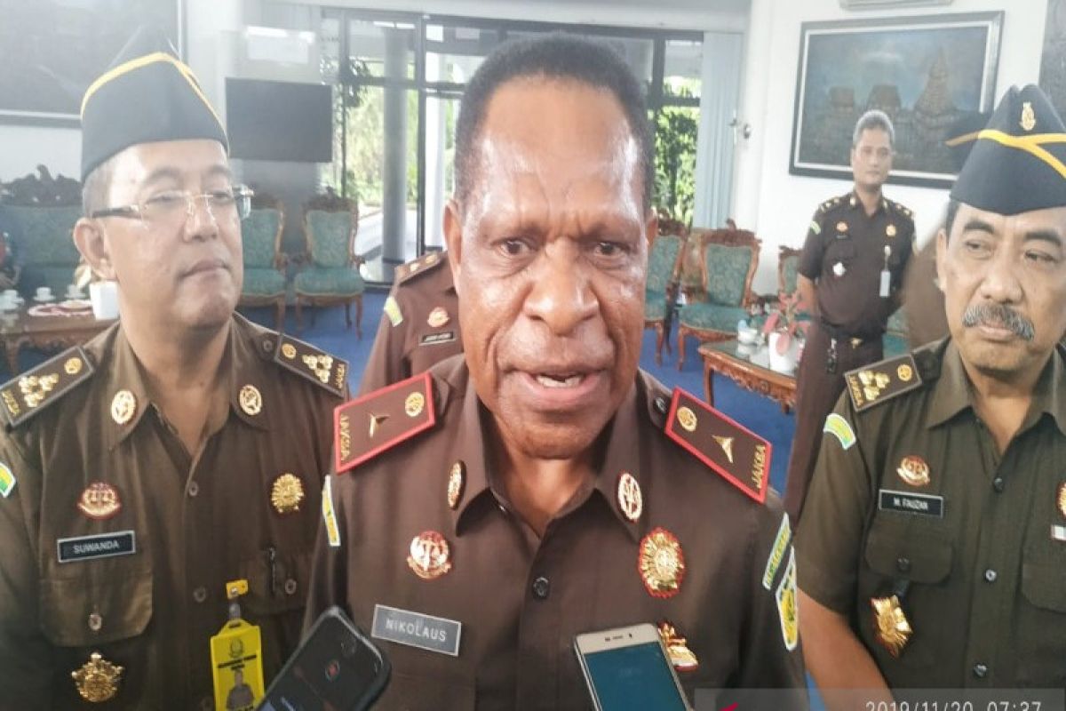 Kajati Papua berupaya tuntaskan berbagai kasus korupsi