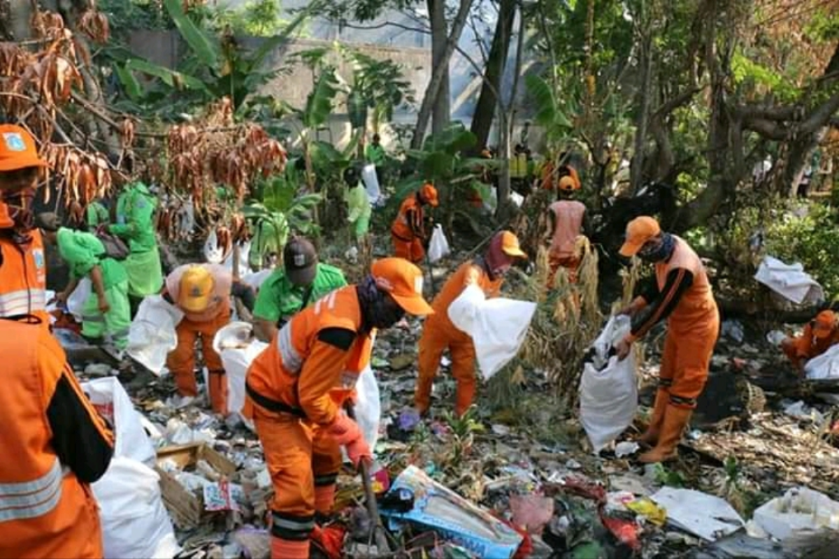 Pemkot Jakbar fokus kelola sampah Hutan Kota Srengseng  jelang Adipura