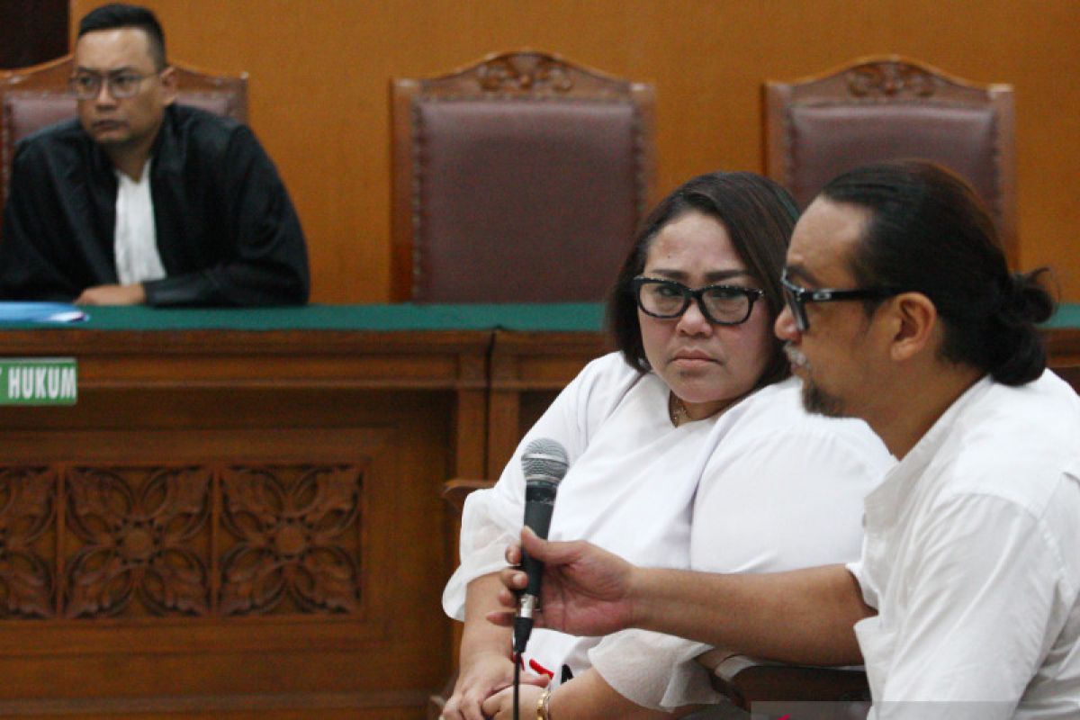 Hakim pertanyakan rumor Nunung jual rumah