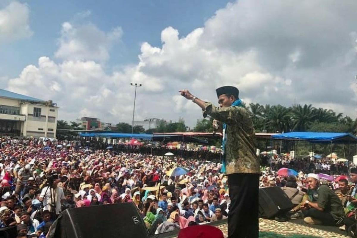 1 Januari, Ustad Abdul Somad berceramah di Pantai Carocok Painan