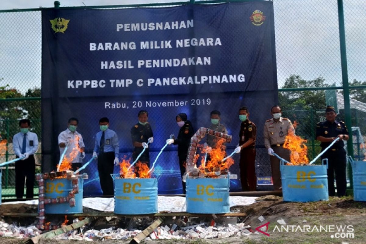 Bea Cukai Kota Pangkalpinang musnahkan 1,017 juta batang rokok