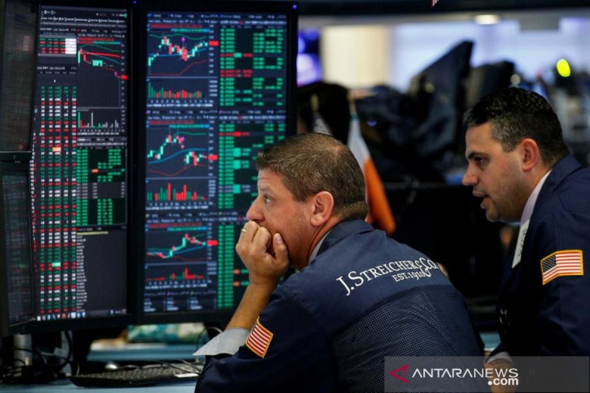 Wall Street tertekan sektor ritel, Indeks Dow Jones dan S&P jatuh