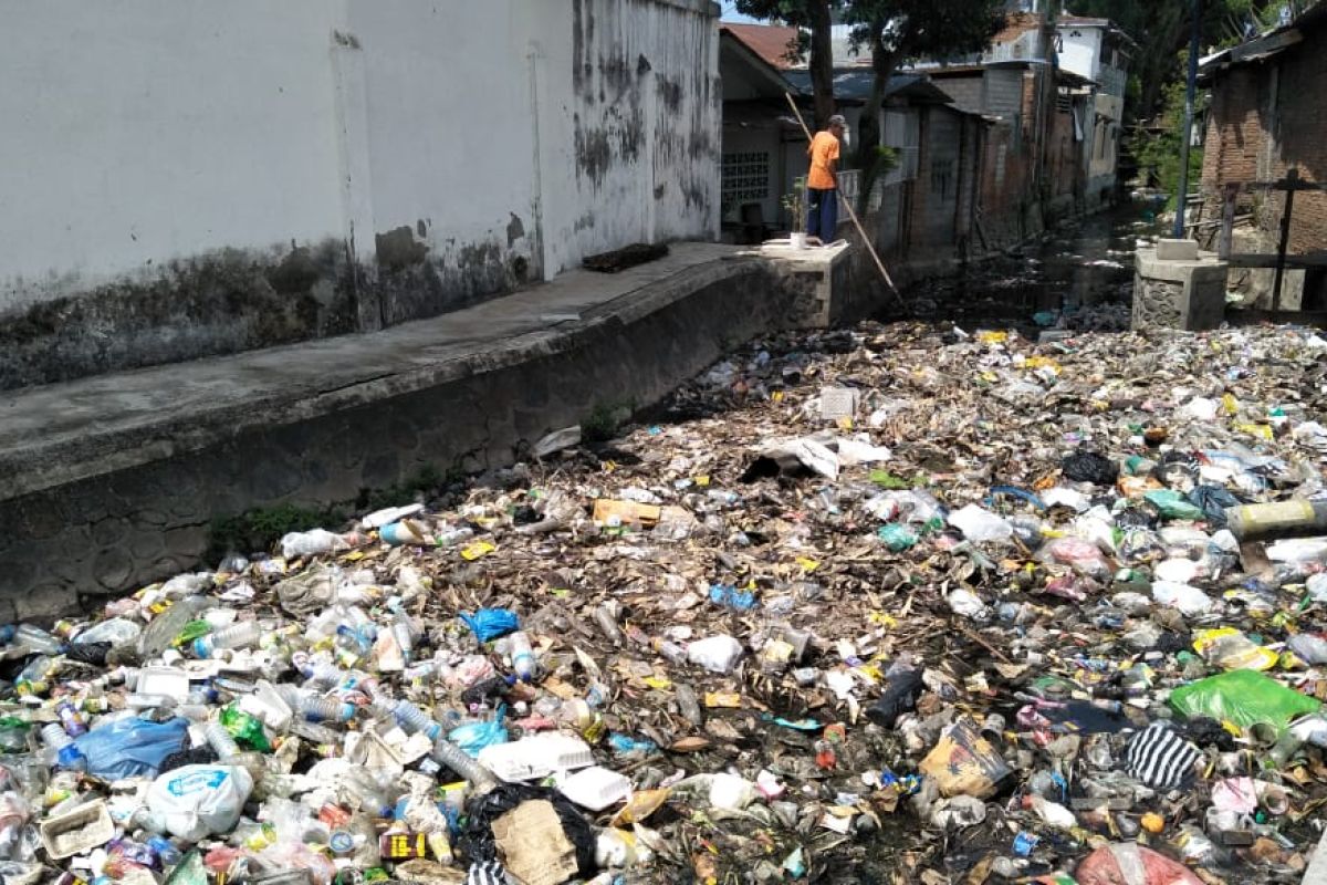 Wakil Wali Kota: penanganan sampah sungai bisa menggunakan dana kelurahan