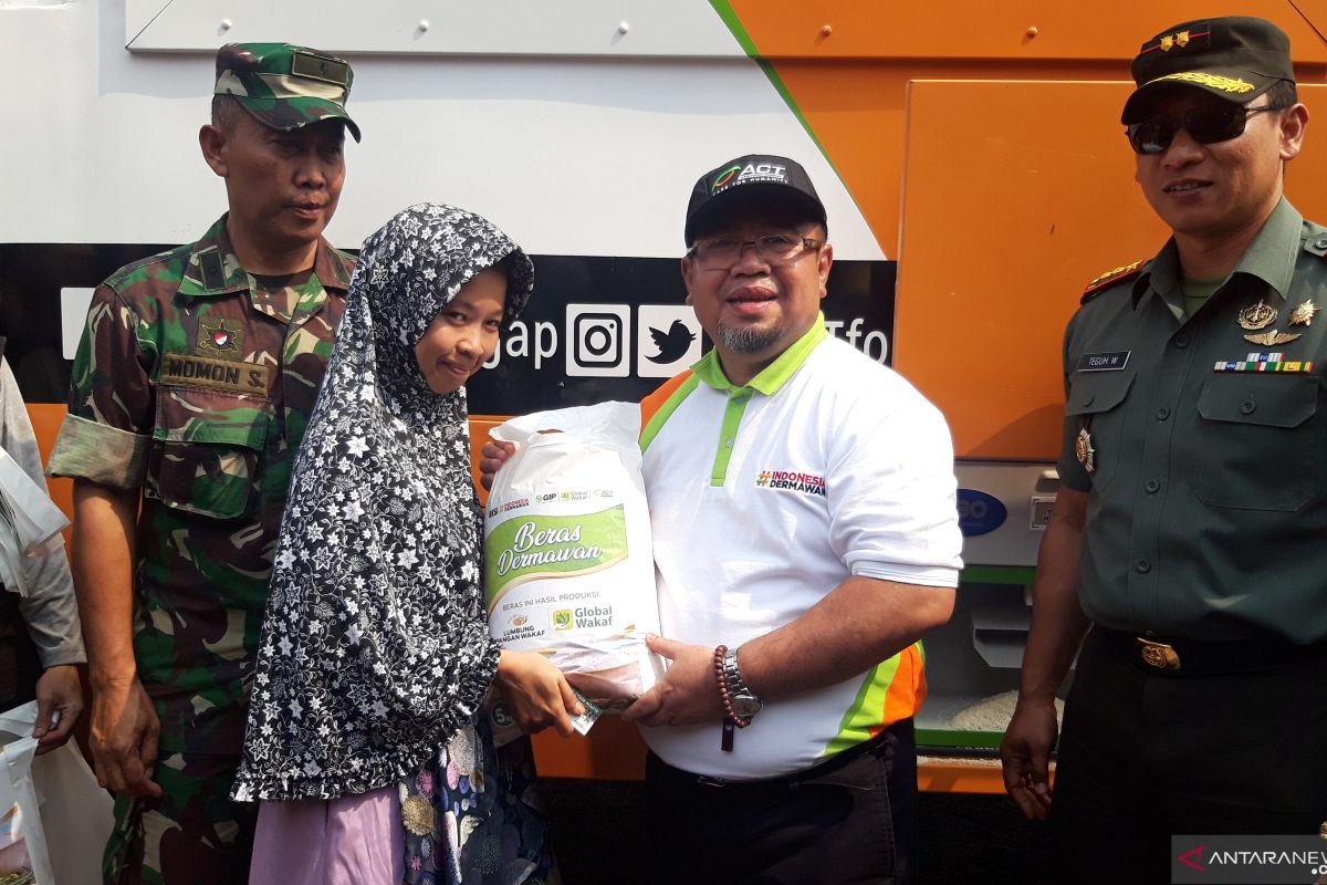 ACT bagikan 10 ton beras per hari pada Jelajah Humanity Rice Truck