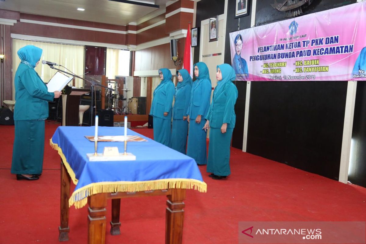 Ketua PKK dan bunda PAUD empat kecamatan resmi dilantik