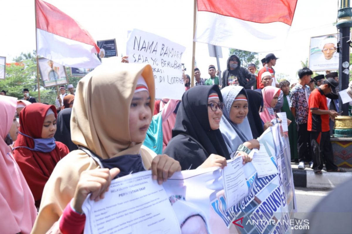 Massa dukung perubahan nama Bandara Internasional Lombok jadi Zainudin Abdul Madjid