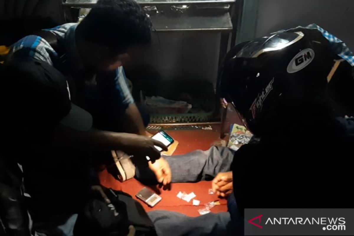 Polisi tangkap pengedar narkoba di lokasi objek wisata Singkawang