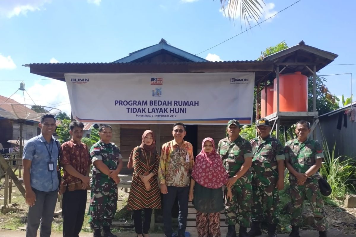 BRI bedah rumah tidak layak huni di Kapuas Hulu