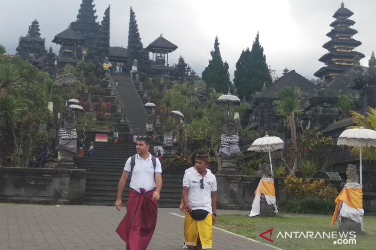 Pemkab Karangasem Bali buka  kawasan wisata Besakih-Taman Ujung di tengah pandemi COVID-19