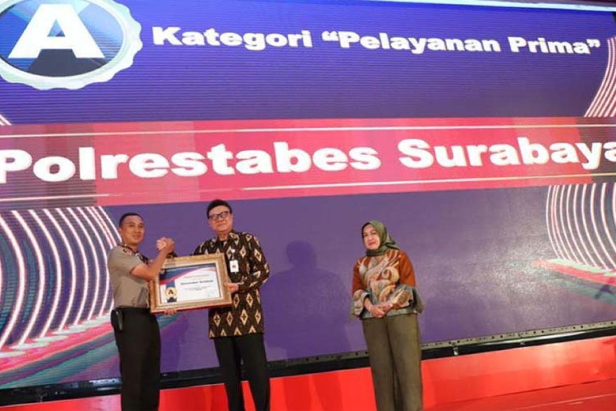 Polrestabes Surabaya terima penghargaan  Pelayanan Prima dari Kementerian  PAN-RB