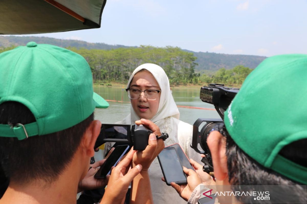 Bupati Purwakarta berharap TNI/Polri tindak tegas perusahaan pembuang limbah ke sungai