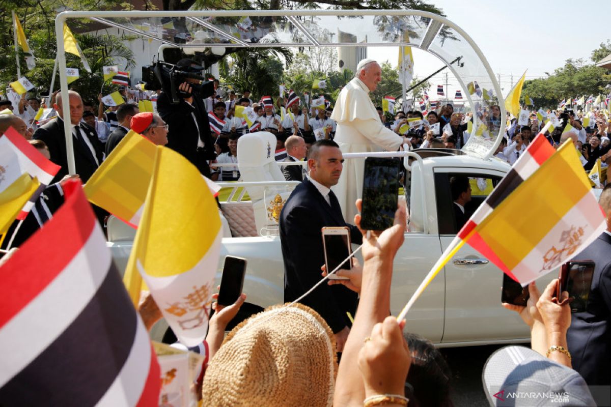 Bawa pesan anti nuklir, akhirnya Paus Fransiskus tiba di Jepang