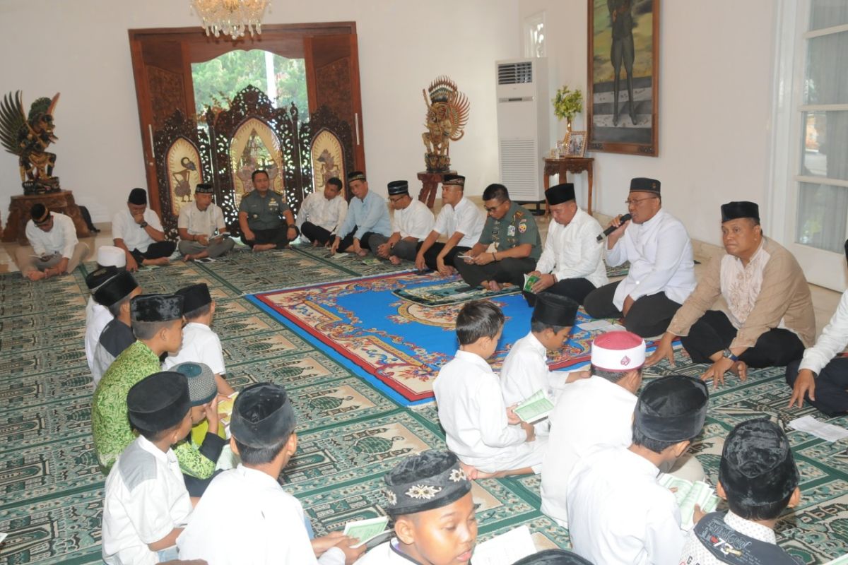 Pangdam Udayana adakan doa bersama anak-anak panti asuhan lintas agama