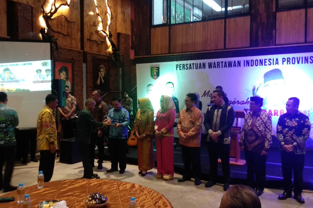 PWI Lampung berikan penghargaan Tjindarboemi