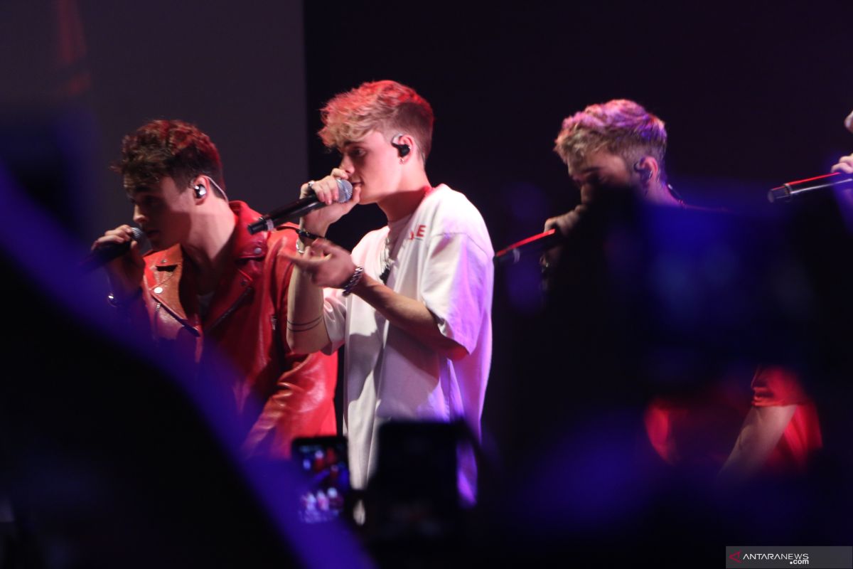 Why Don't We puas tutup "8 Letters Tour" Asia di Jakarta