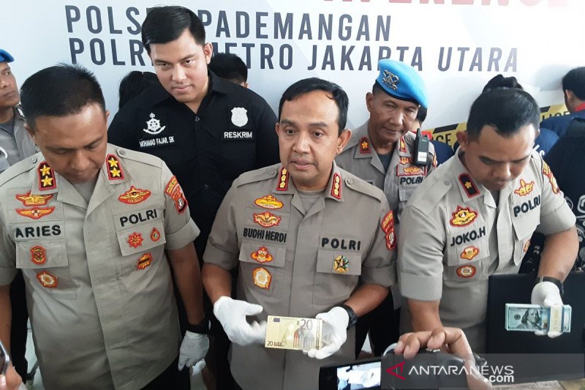 Polisi gagalkan penyebaran dolar AS palsu sebanyak 2.200 lembar