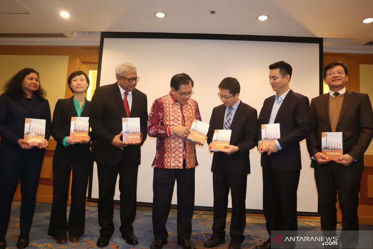 Profesor China terbitkan buku tentang Indonesia