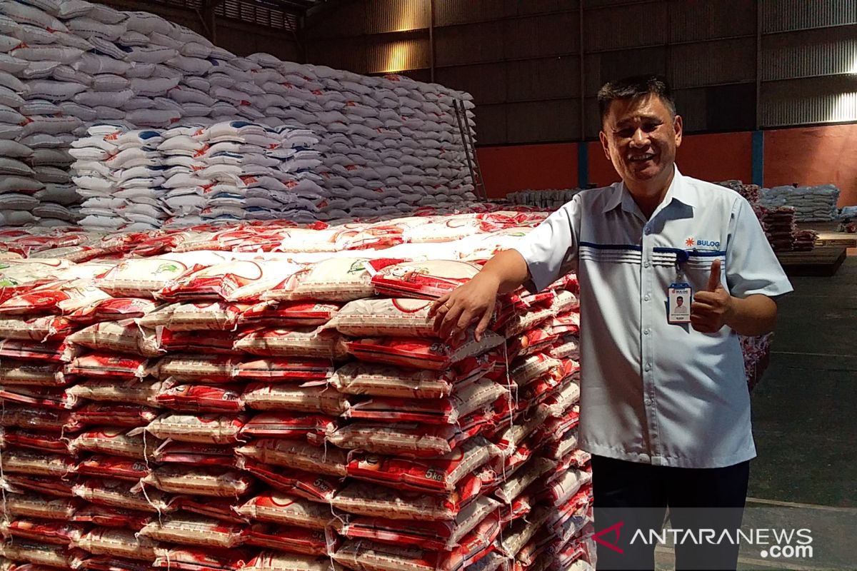 Kabulog Sangihe periksa stok beras di gudang Tahuna