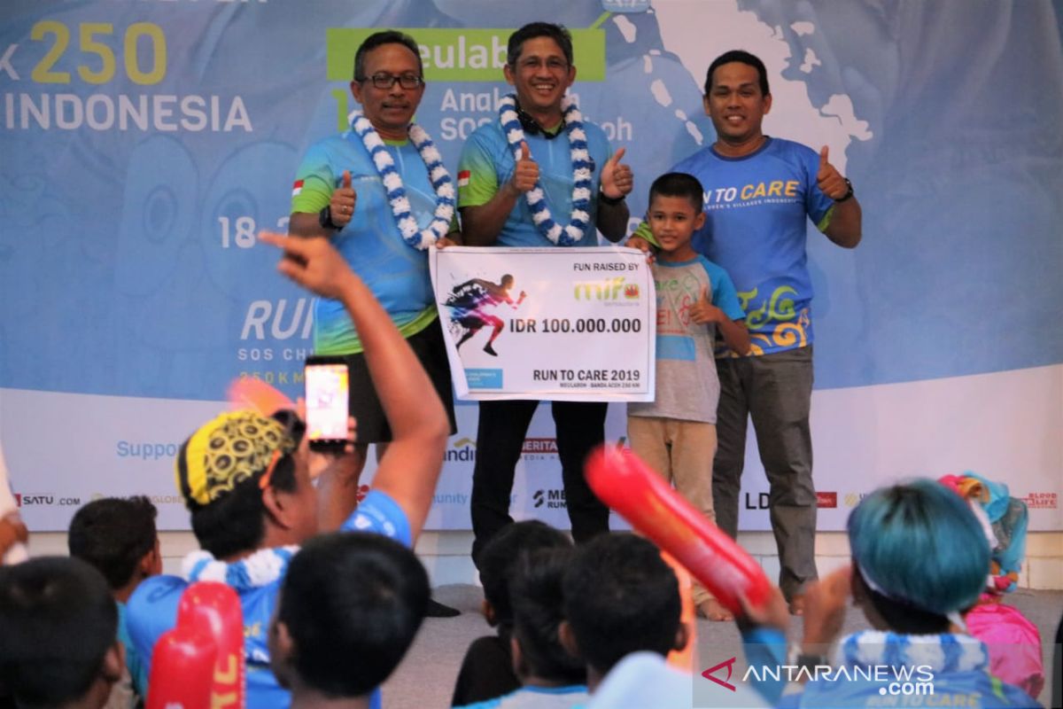 250 anak Aceh terima bantuan Rp100 juta di kegiatan Run To Care