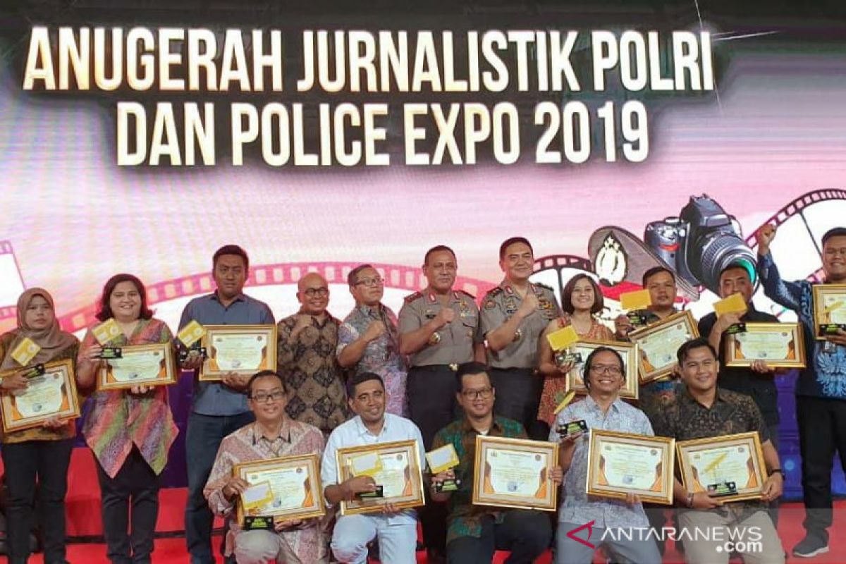 Lagi, pewarta ANTARA Riau juara lomba jurnalistik. Kali ini Polri jadi "korbannya"