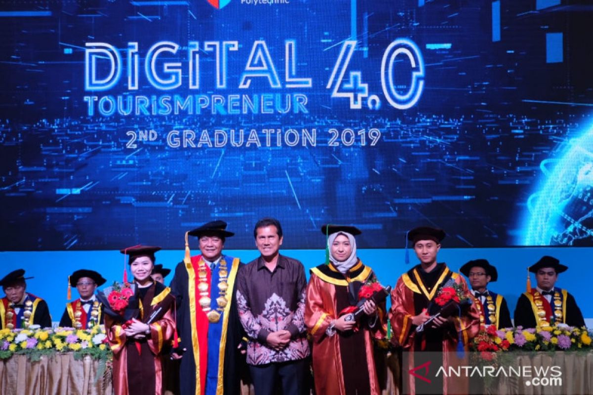 Batam Tourism Polytechnic wisuda 36 Sarjana Terapan Pariwisata