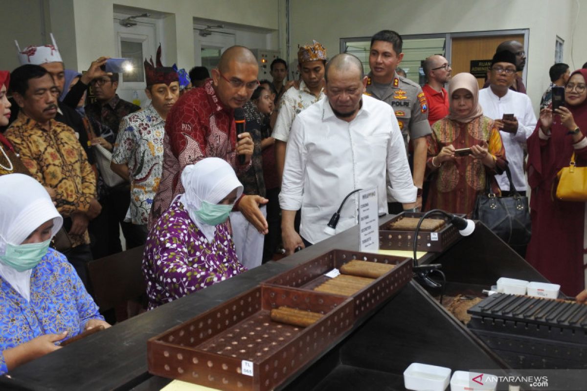 Ketua DPD resmikan pabrik cerutu di Jember