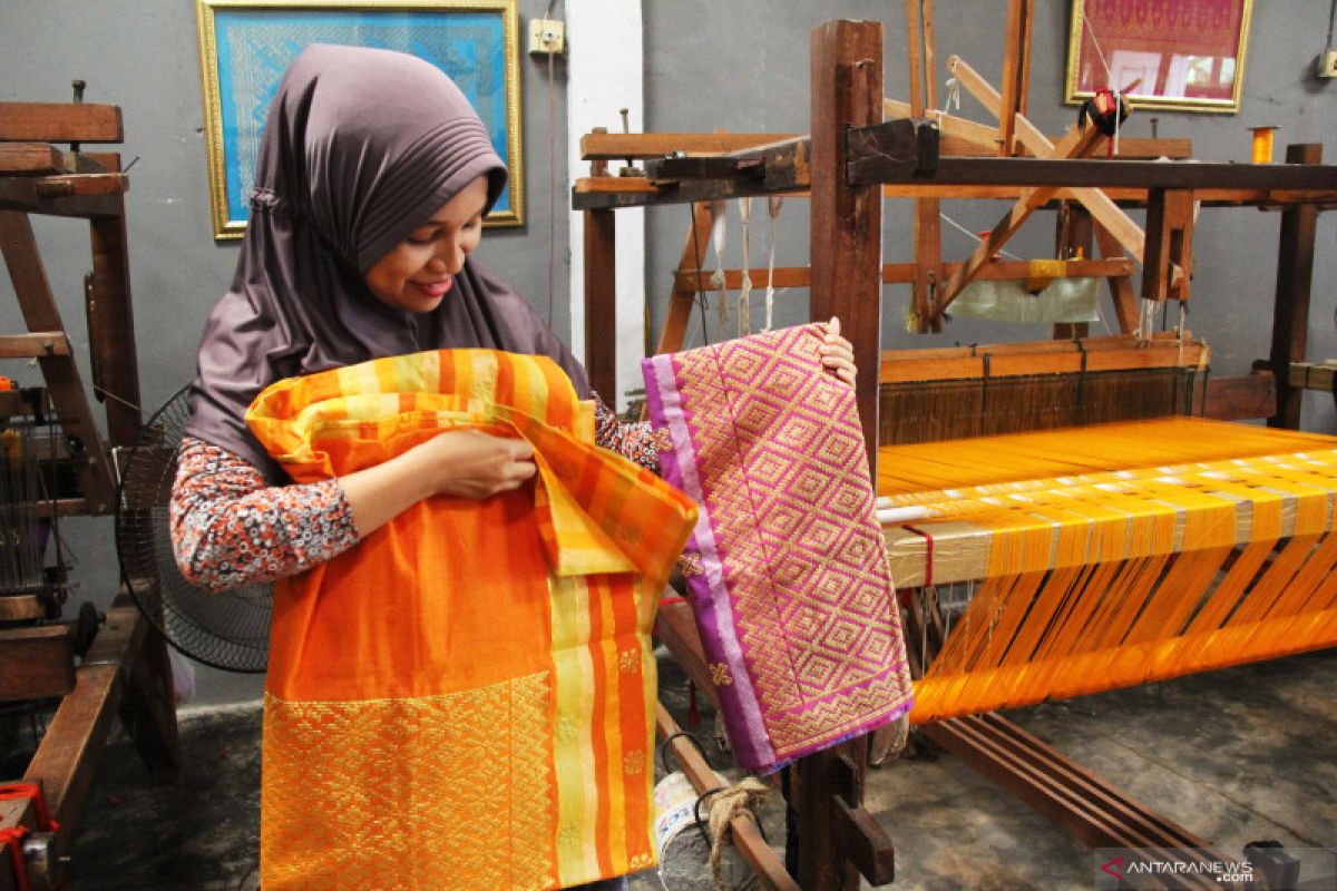 Gubernur Riau ajak UMKM berbangga dengan produk Indonesia