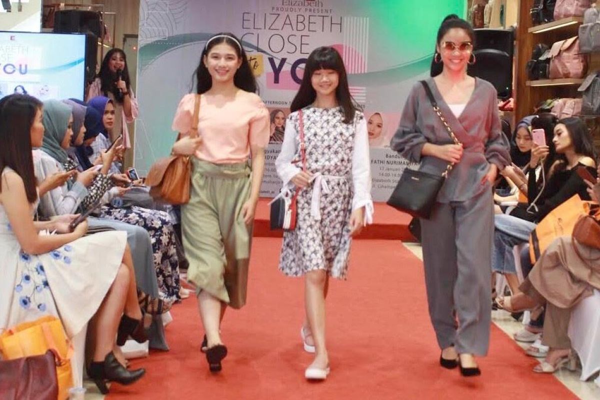 Elizabeth gelar workshop fesyen