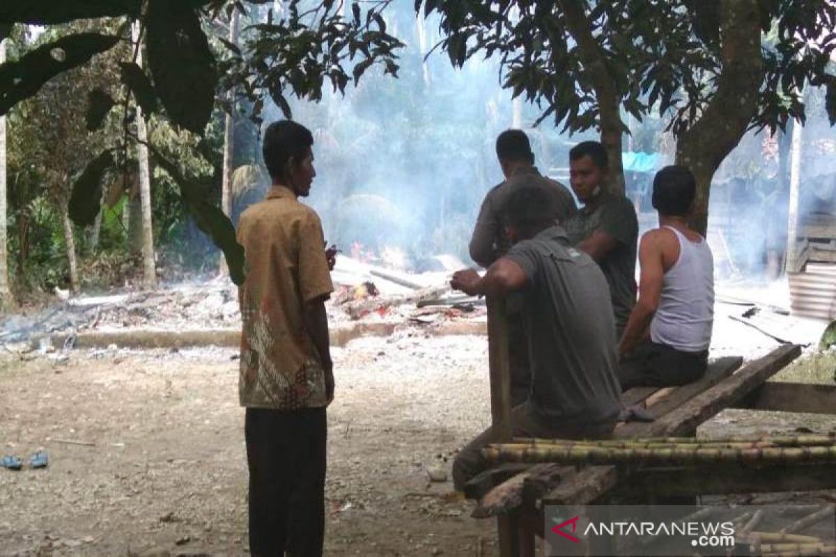 Sebuah rumah di Aceh Utara ludes terbakar, satu sepmor juga hangus