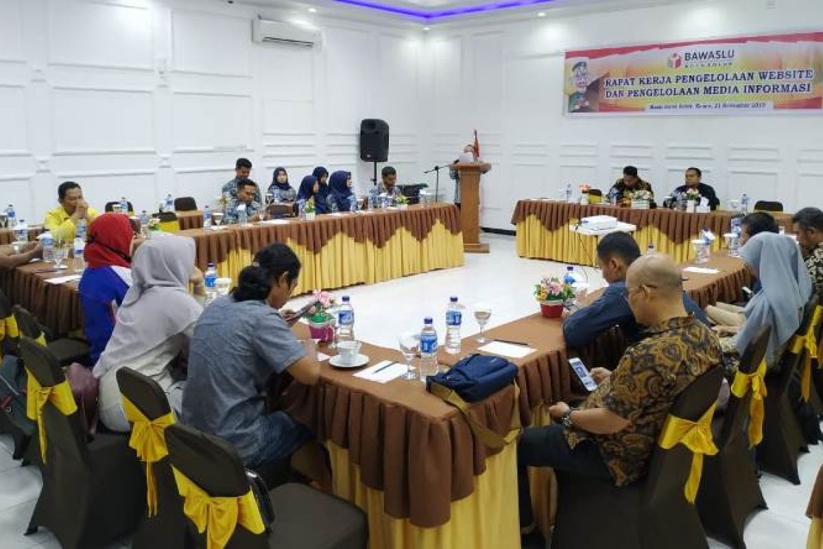 Bawaslu Kota Solok gelar raker pengelolaan website dan media informasi bentuk website Bawaslu