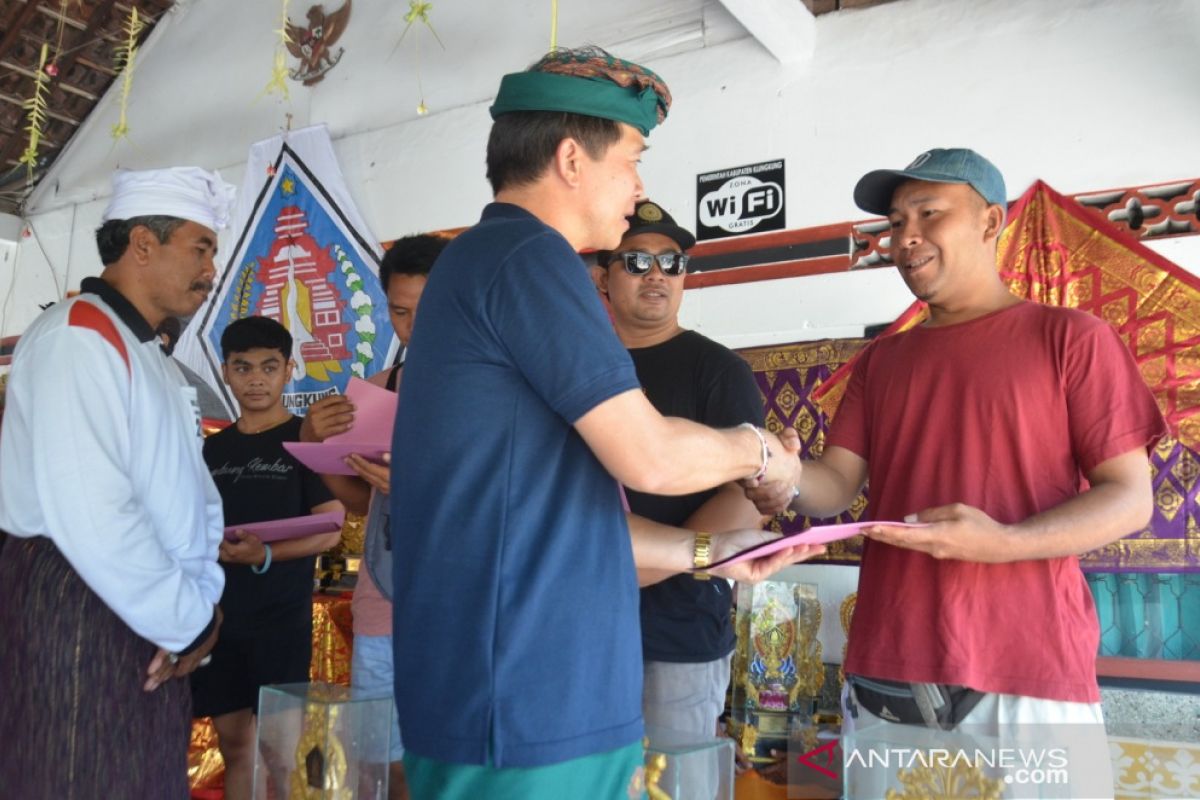 Bupati serahkan hadiah pemenang 