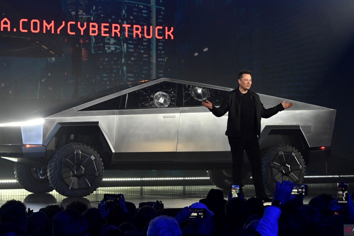 Kaca Cybertruck retak saat dirilis, Elon Musk: yang penting tak tembus
