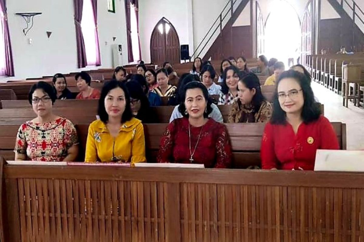 Legislator minta perempuan di Gumas berani tampil di depan publik