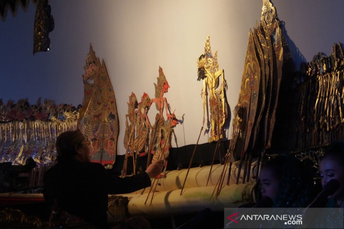 Menpora Zainudin Amali harapkan pemuda era milenial lebih mengenali wayang kulit