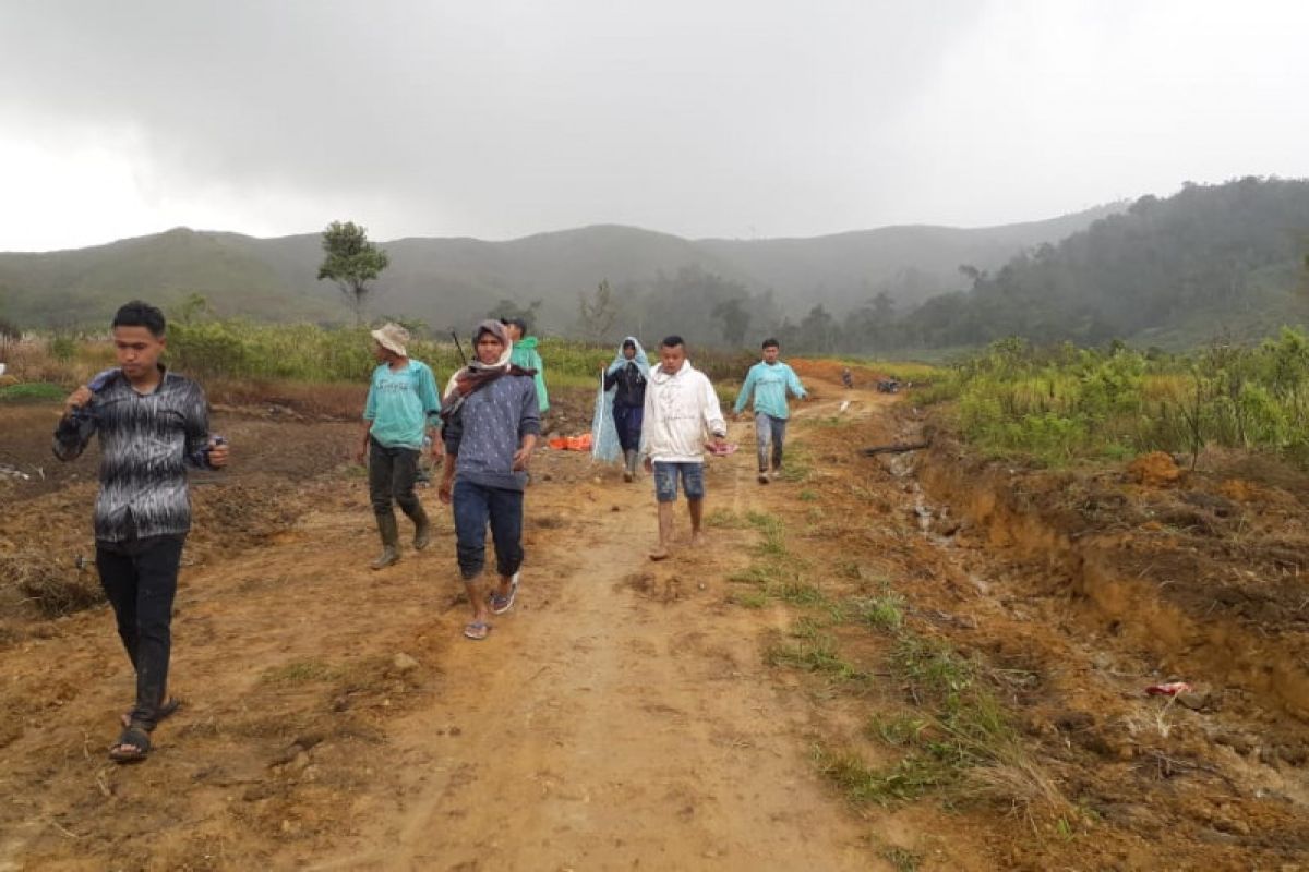 Tiga hari hilang di hutan Sumatera, tiga warga ditemukan selamat