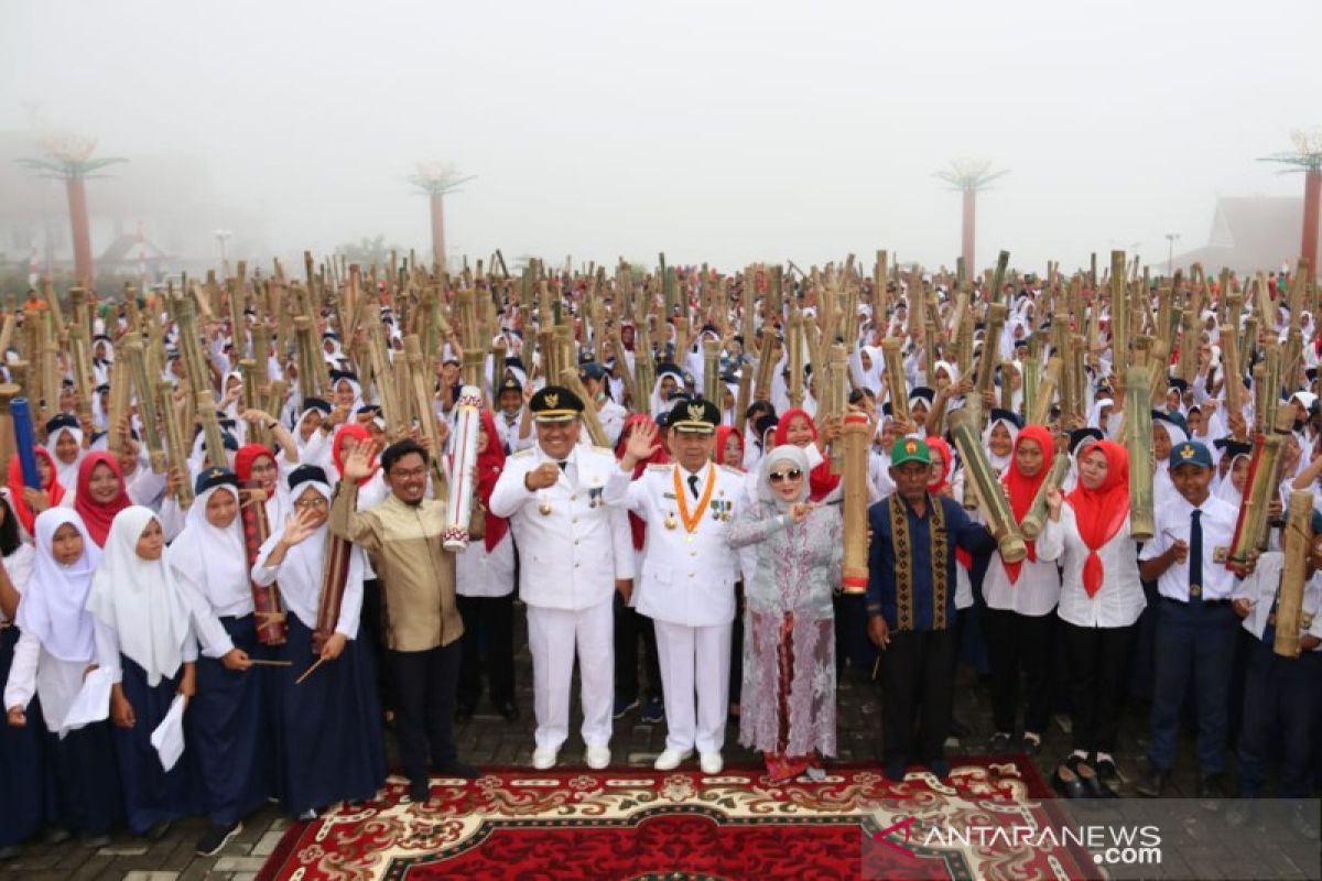 Puncak HUT ke-69 Tapsel, ribuan orang mainkan alat musik tradisional 