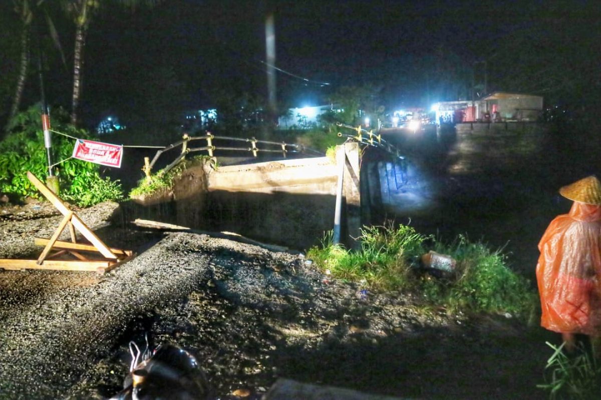 Akses dua ribu jiwa di Solok Selatan tertutup akibat longsor