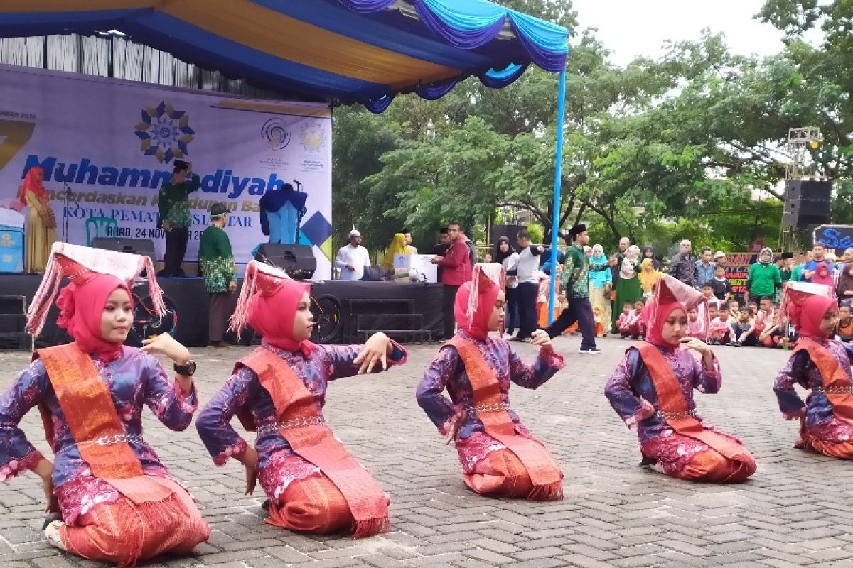 Atraksi seni budaya meriah Milad Ke 107 Muhammadiyah di Pematangsiantar